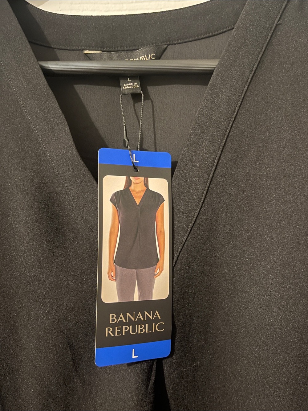 Banana Republic Black V-Neck Cap Sleeve Blouse - Picture 2 of 8
